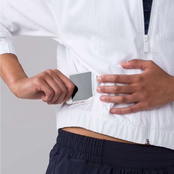 Lululemon Pack Light‎ Bomber Cropped Jacket Cinch White Packable Zip Up Size 2 - Picture 3 of 14